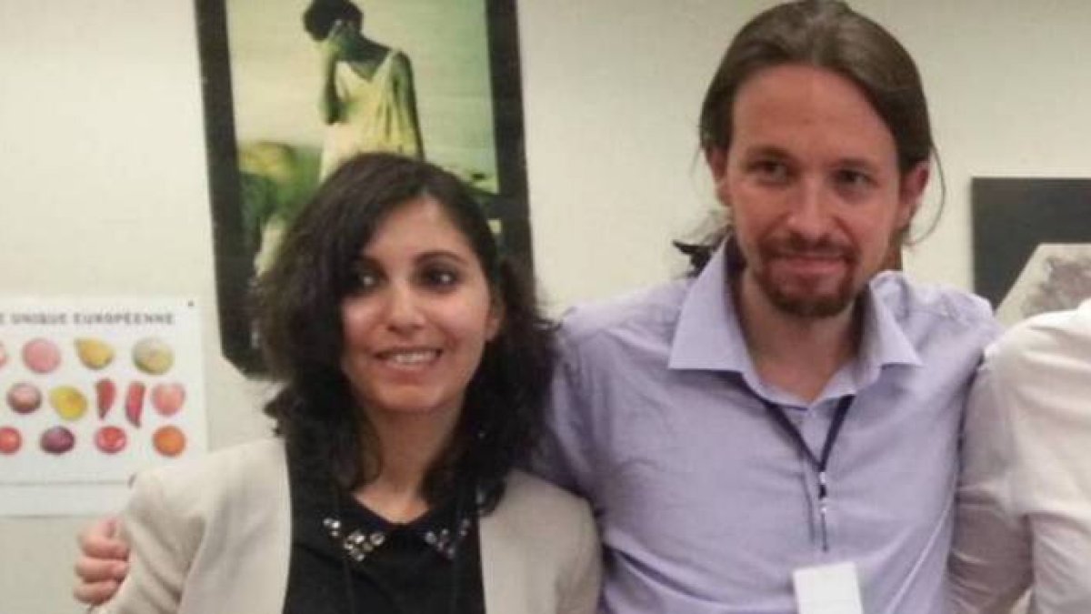 Dina Bousselham, junto a Iglesias.