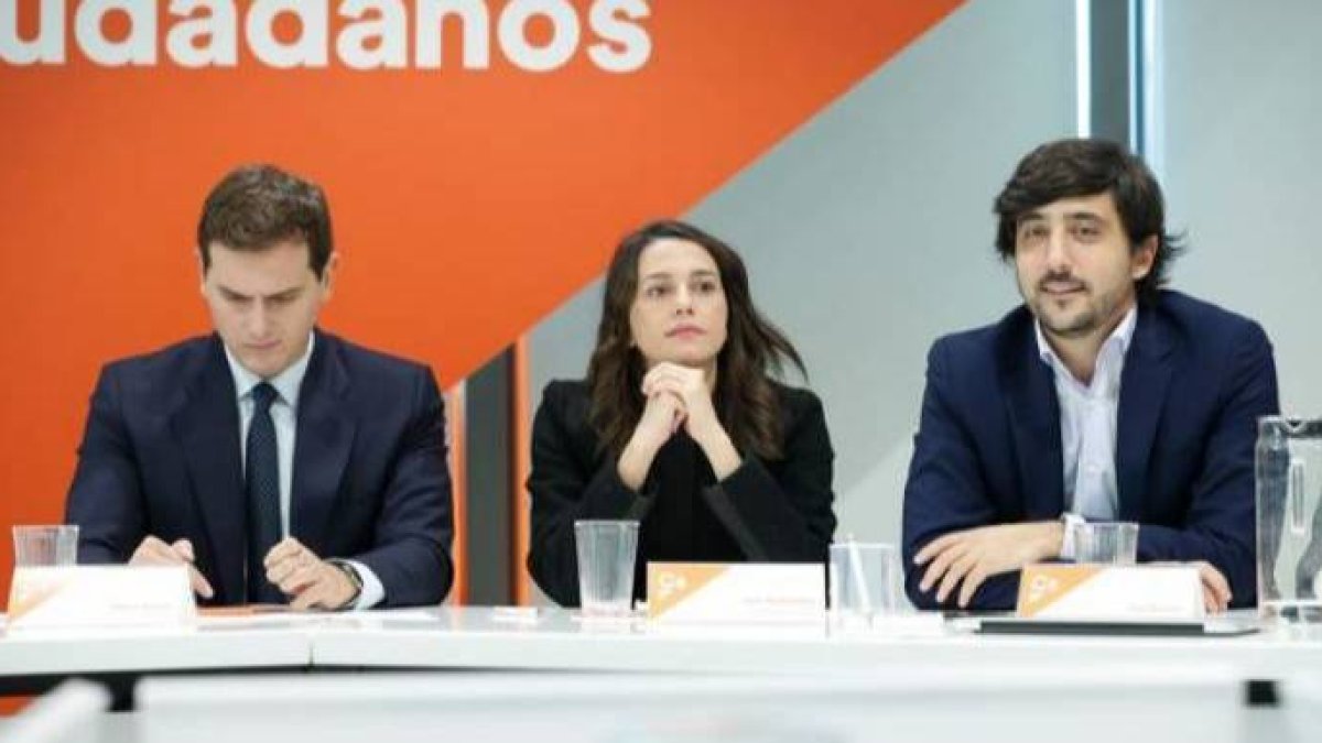 Arrimadas y Roldán, junto a Rivera en una ejecutiva de Cs.