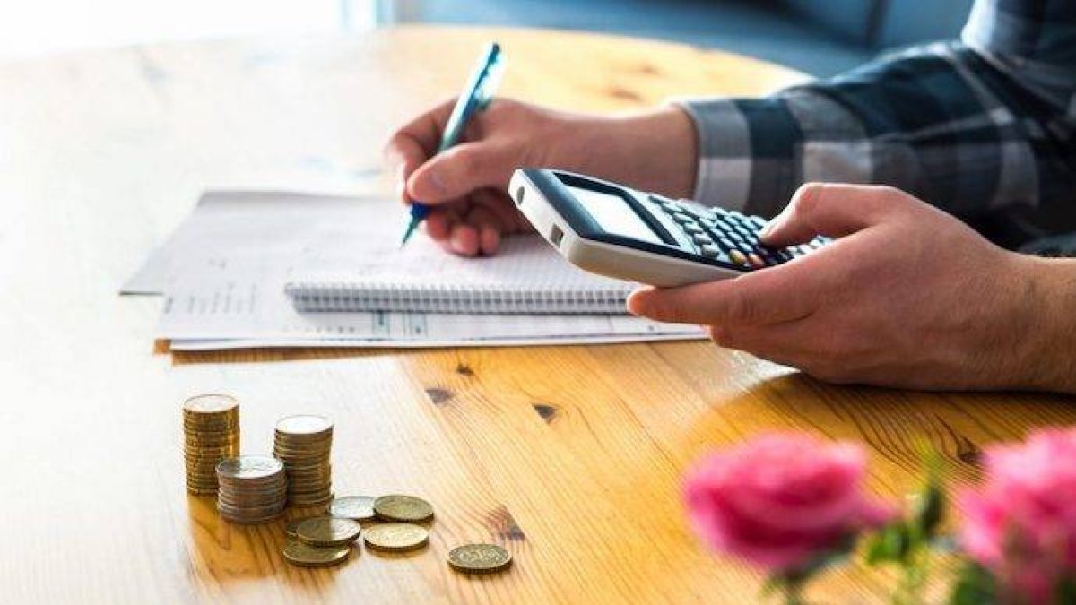 La mitad de los españoles convencidos de que la economía se va a hundir