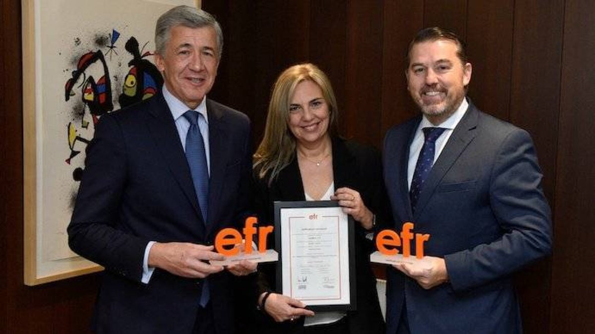 La Fundación MásFamilia premia a Caixabank por su política de conciliación