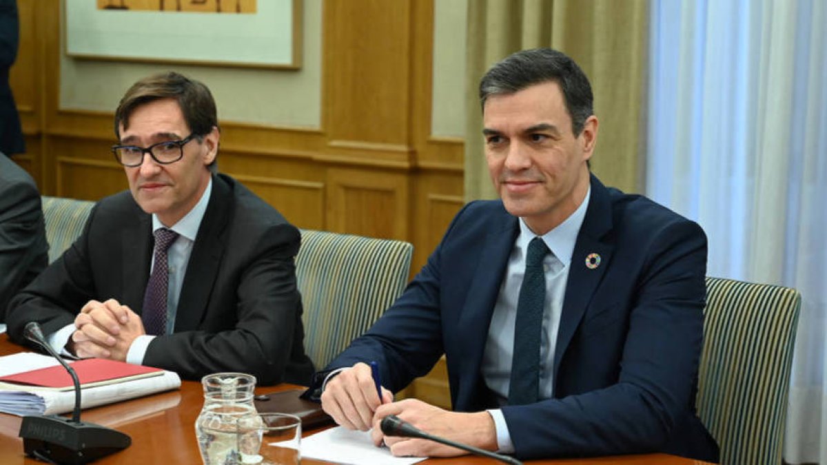 Pedro Sánchez y su ministro de Sanidad, Salvador Illa.