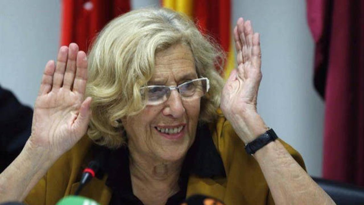 La estadística que hunde la imagen de campeona de la solidaridad de Carmena