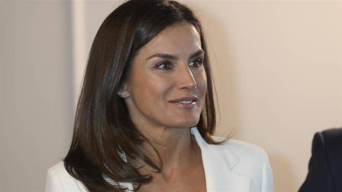 Doña Letizia ayudó este lunes como una voluntaria más.