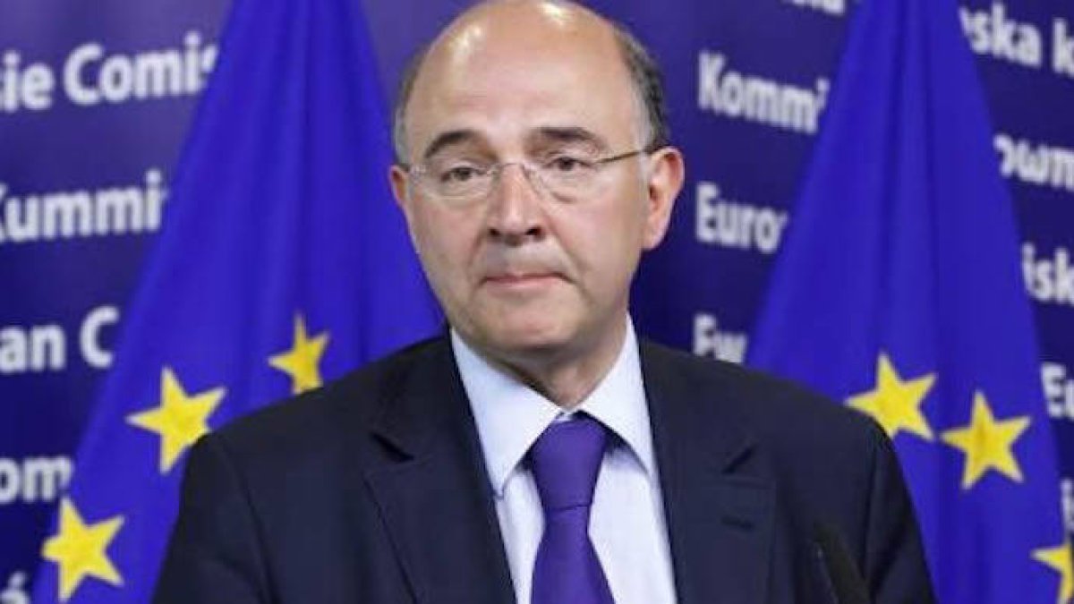 Moscovici da otro aviso a Pedro Sánchez por los presupuestos