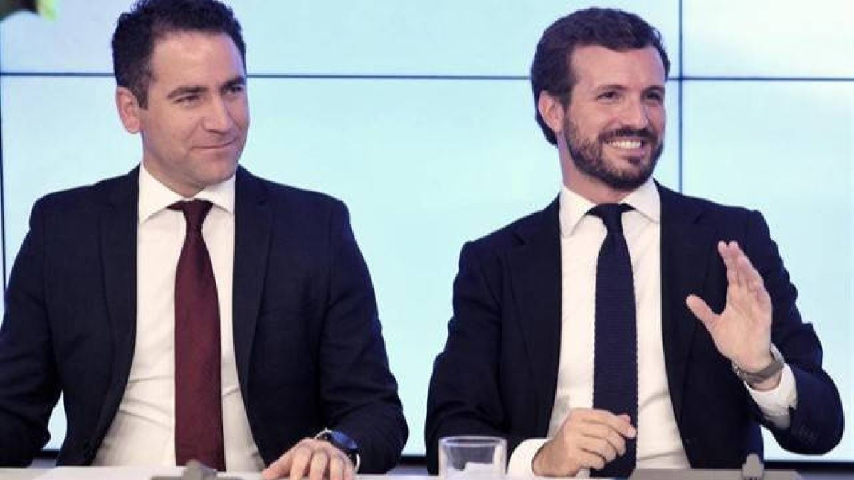 Casado pide a Rivera que se olvide de dar el sorpasso al PP porque jamás podrá