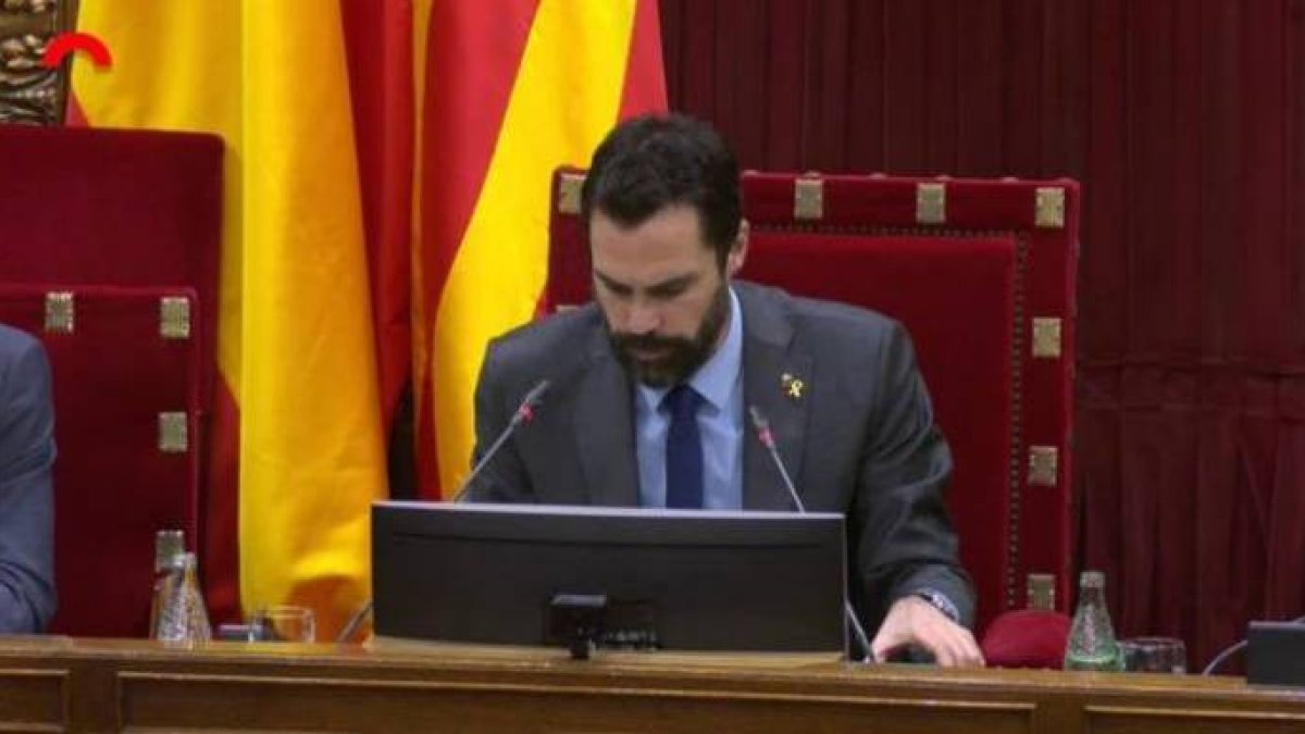 El presidente del Parlament, Roger Torrent, en el pleno de este jueves.