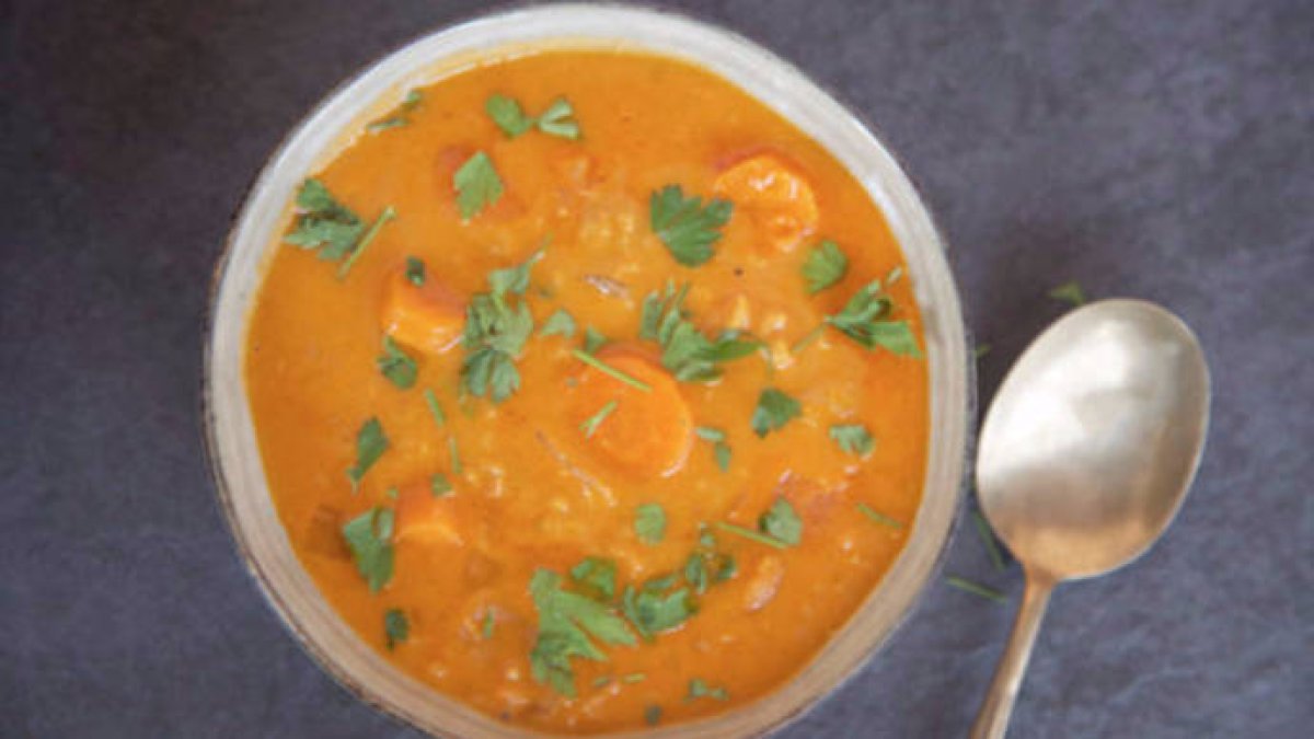 ¡Receta!: Sopa húngara de lentejas rojas en 4 pasos