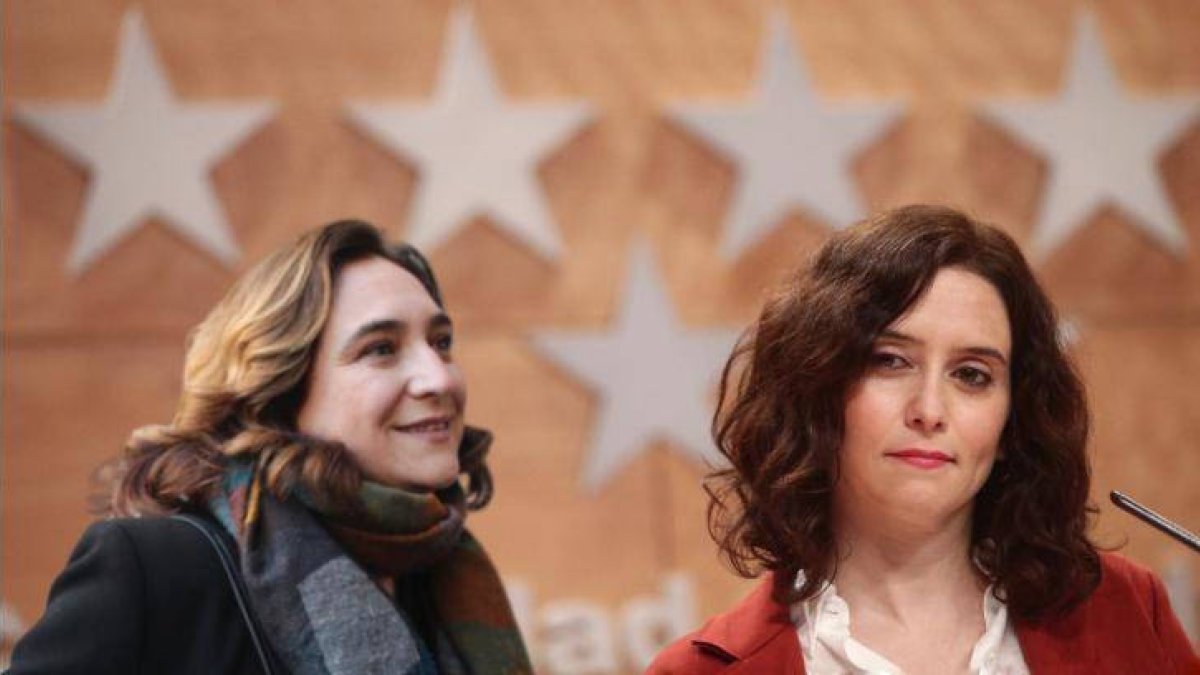 Ayuso planta cara a Colau para evitar que el Mobile salga de España