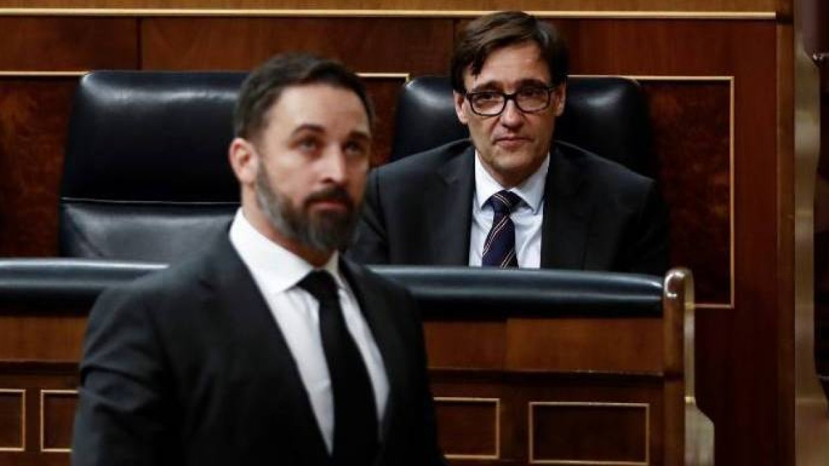 Abascal, en el último pleno que prorrogó la alarma. Al fondo, el ministro de Sanidad.