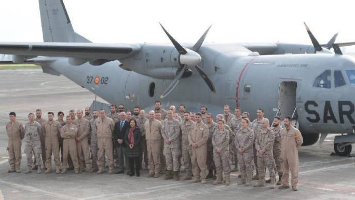 Margarita Robles, este martes en una visita a los militares de la