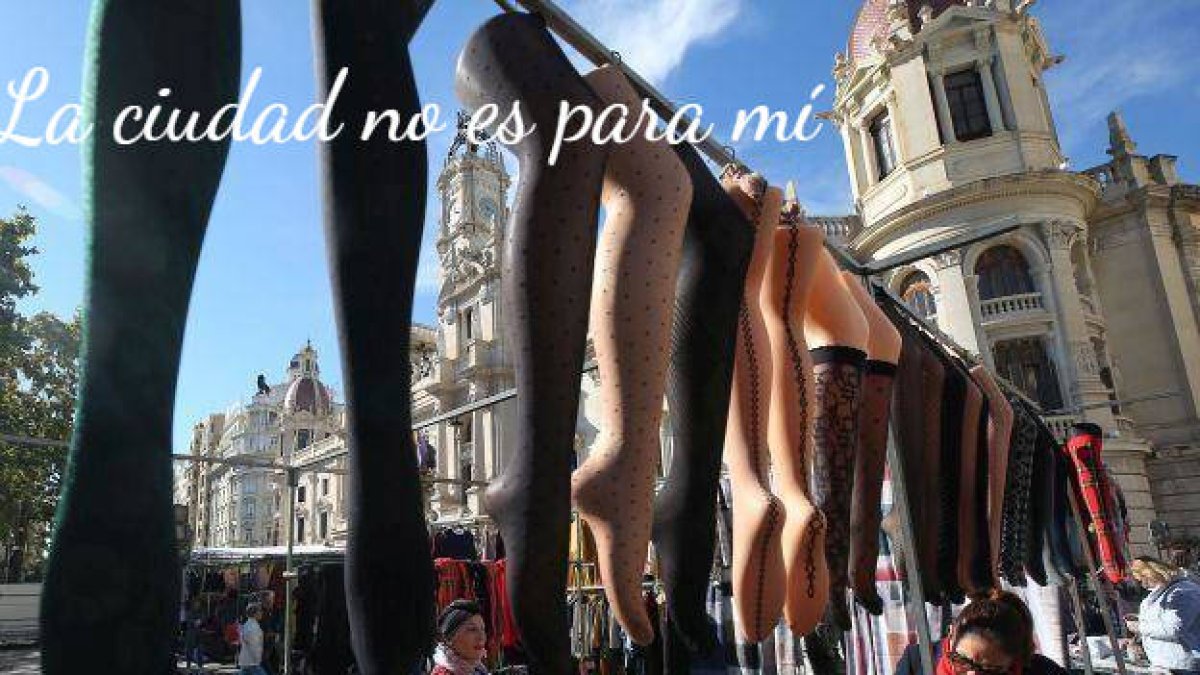 Mercadillo en la Plaza del Ayuntamiento de Valencia. Foto: Las Provincias