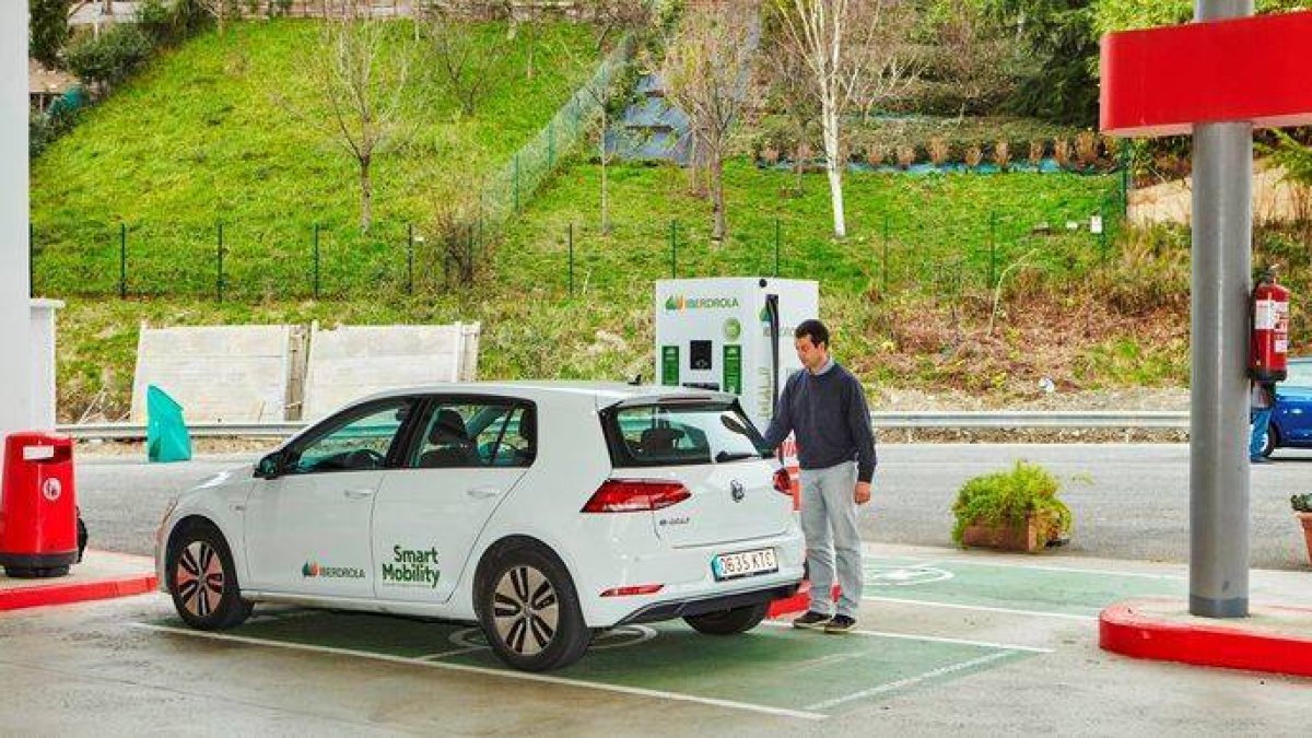Iberdrola anuncia otros 500 cargadores rápidos en la red de Avia