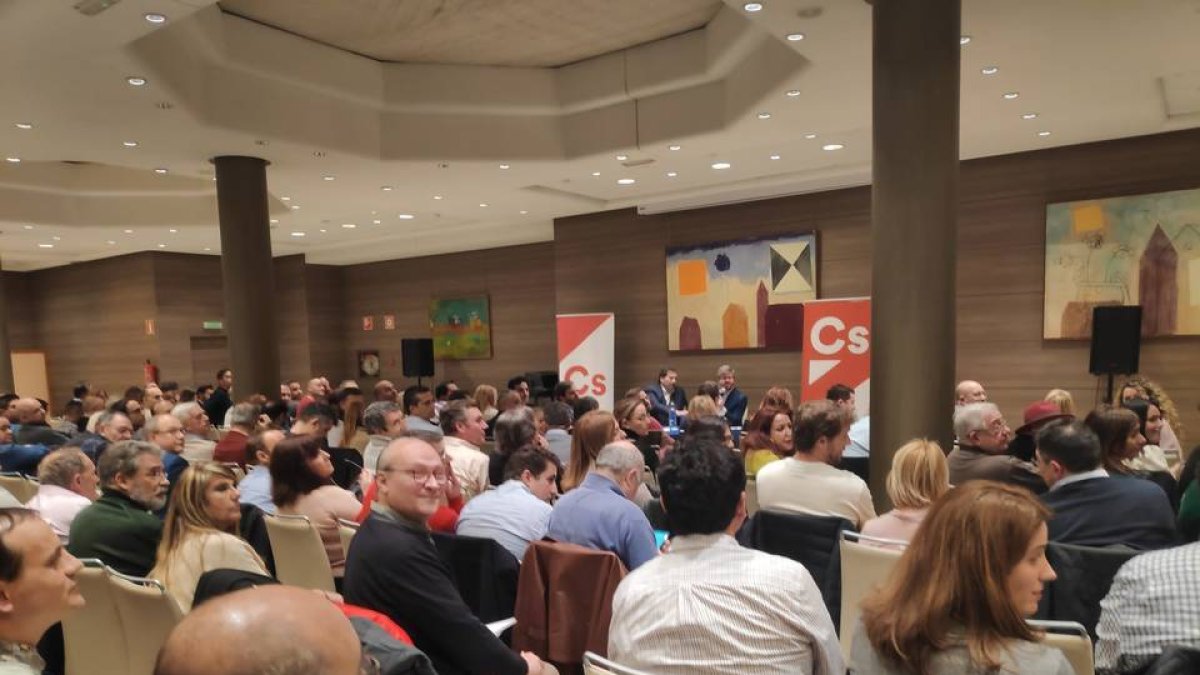 Un momento de la asamblea extraordinaria en Valencia