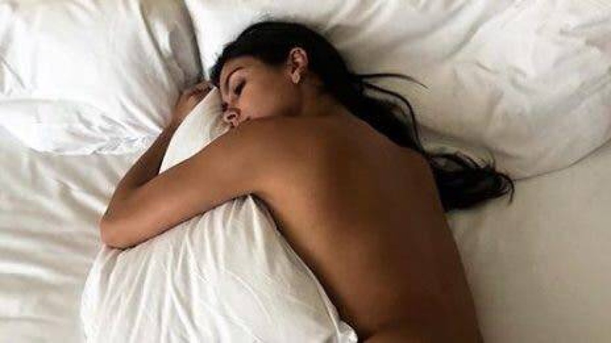 La sensual forma con la que Cristina Pedroche da los buenos días desde Londres