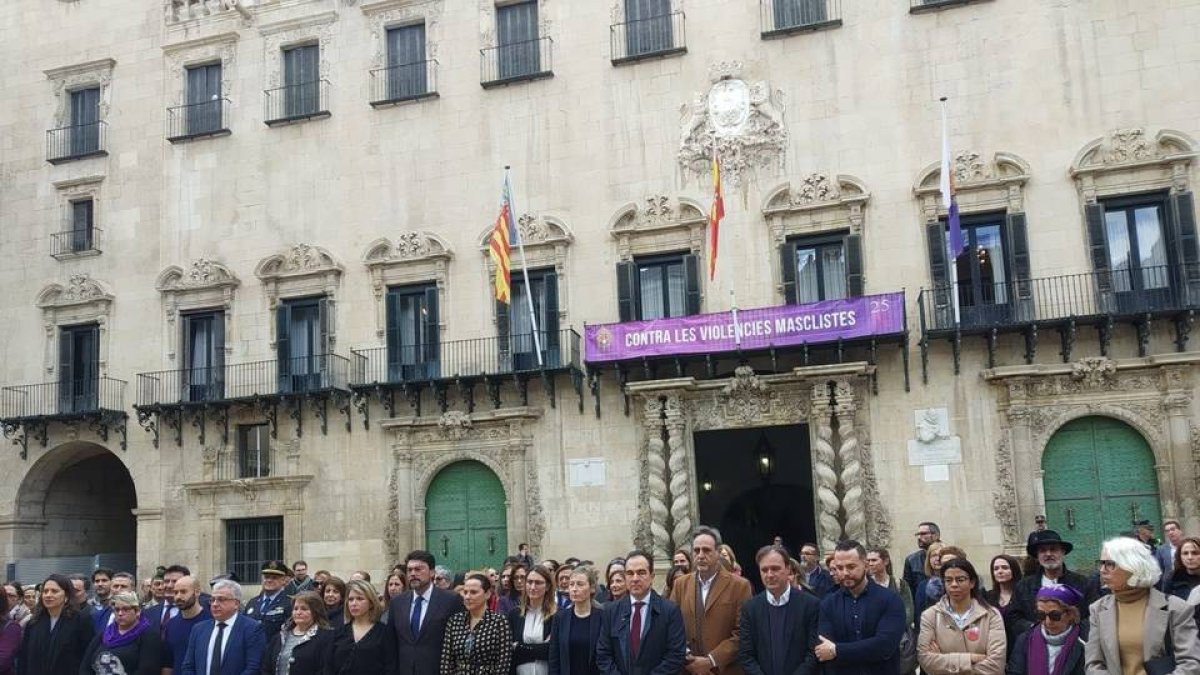 Vox se ausenta del acto institucional contra la violencia machista en Alicante
