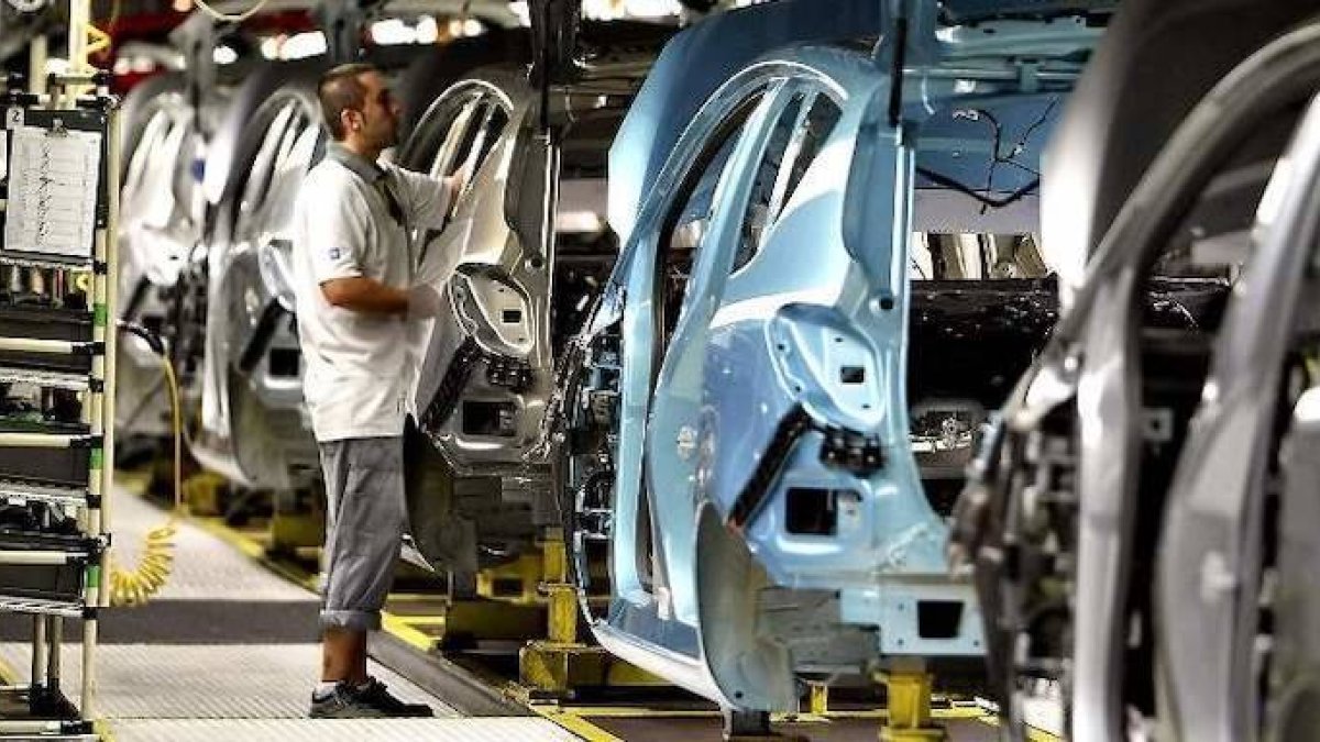Las fábricas españolas suman 2,4 millones de coches fabricados