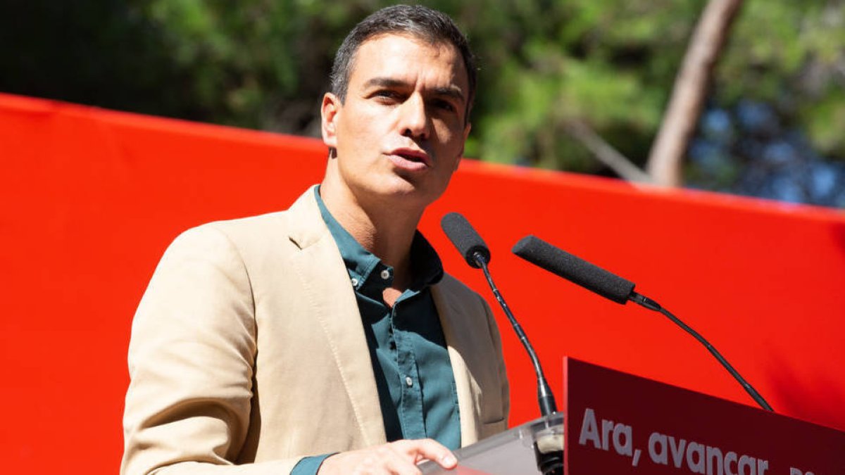 Sánchez huye de pymes y comerciantes y prefiere irse a un mitin a Palencia