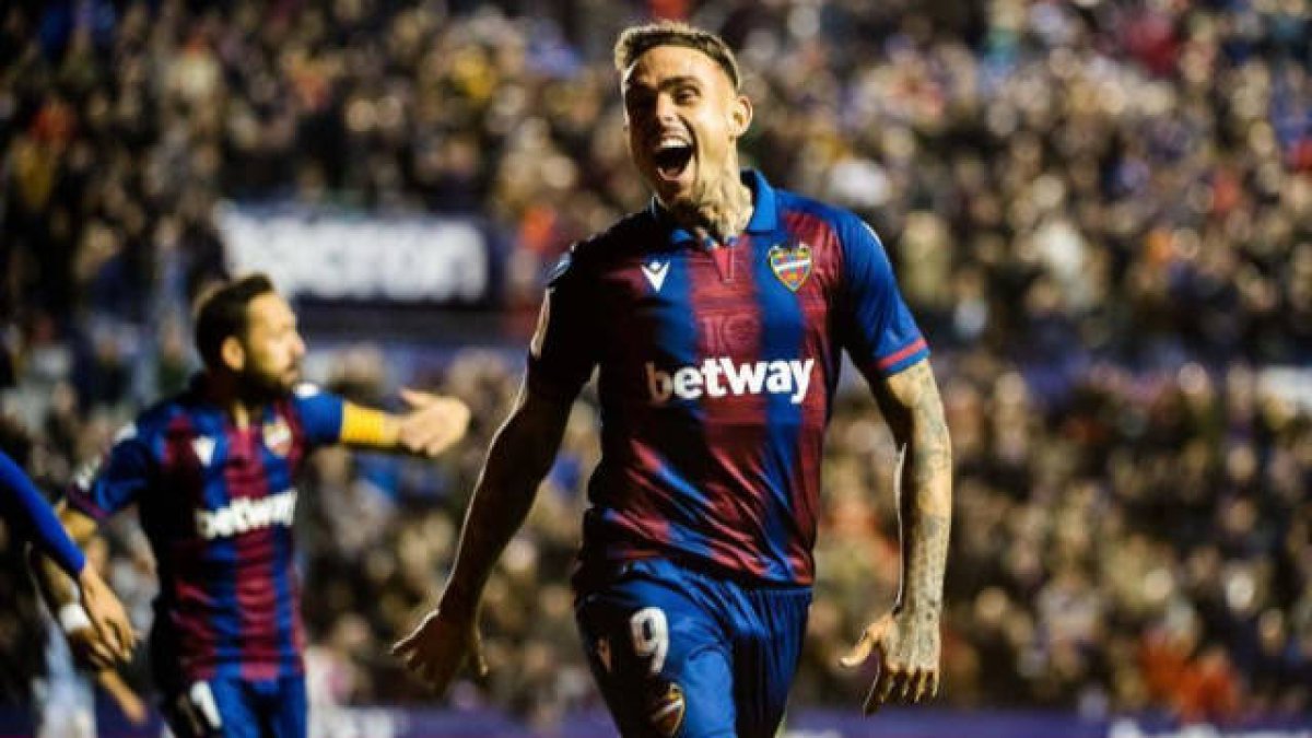El Levante remonta al Celta con doblete de Roger