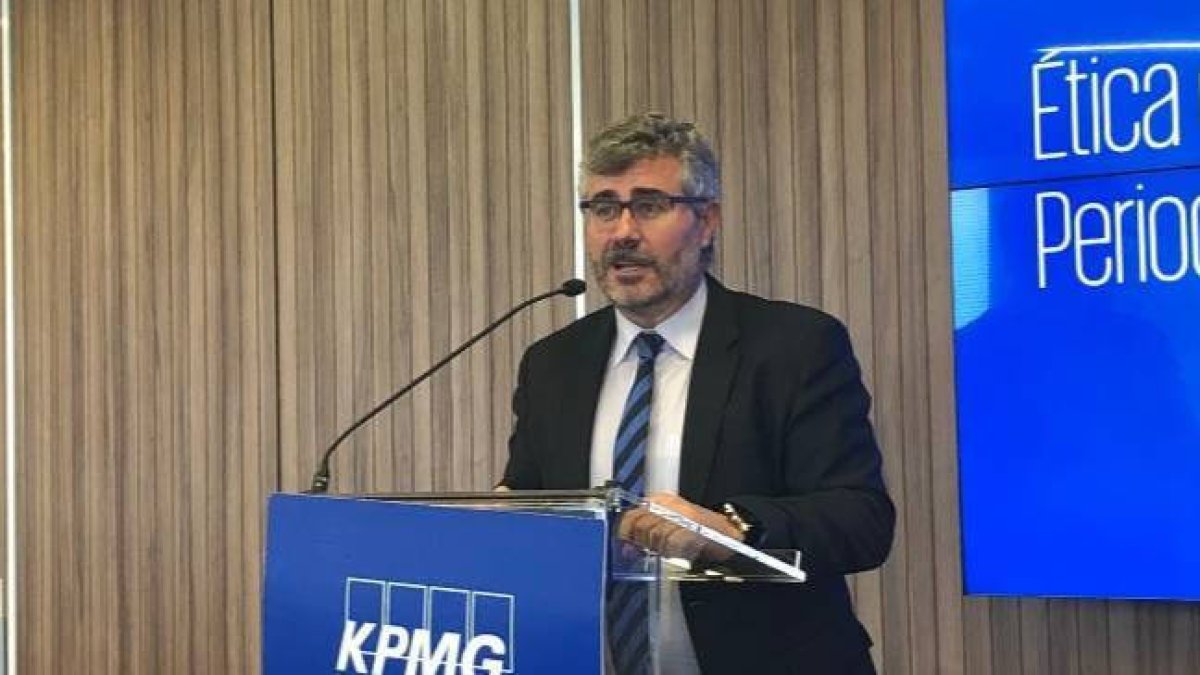 Miguel Ángel Oliver se disculpa con los periodistas de una forma peculiar