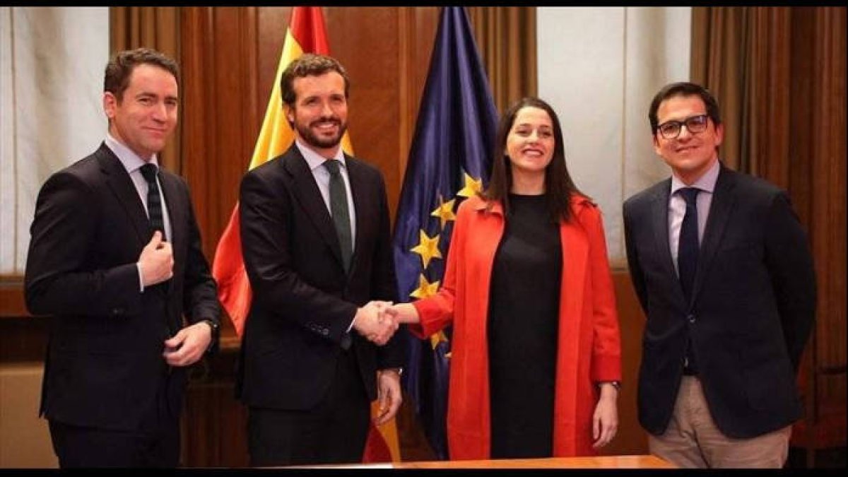 El pacto del PP con Ciudadanos para formar listas conjuntas ha sido otro de los temas que ha provocado controversia este fin de semana
