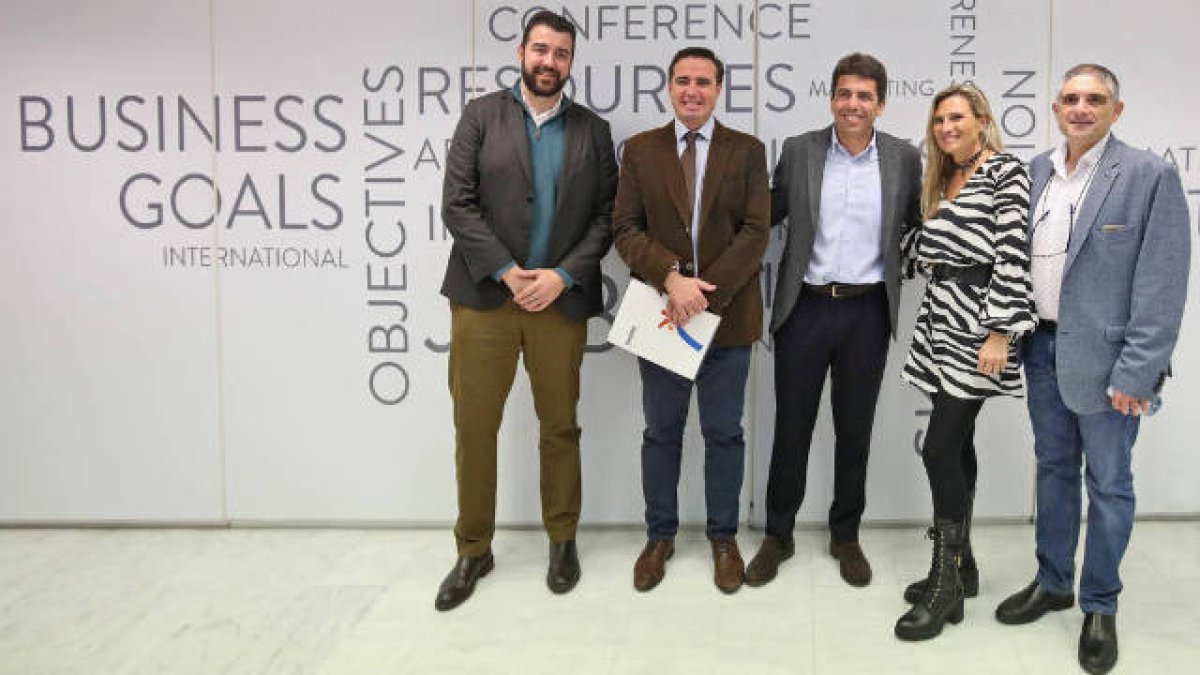 Mazón destaca  la tecnología y la digitalización en la mejora del turismo