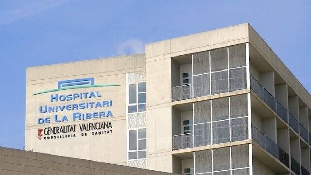El Hospital de Torrevieja asiste a pacientes de diálisis atrapados en la ciudad
