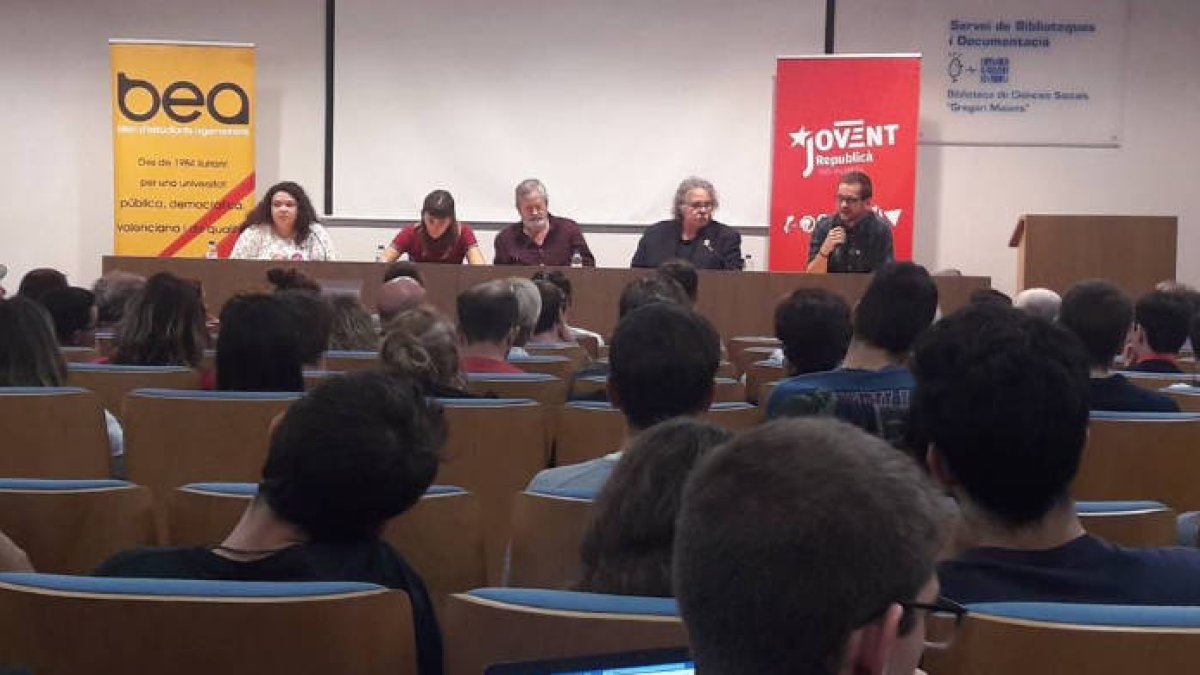 El monólogo de Tardà en la Universitat de València con Núria Marín de telonera