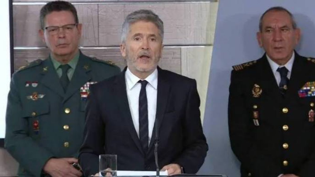 Marlaska, junto a los Directores Operativoz de la Guardia Civil y la Policía.