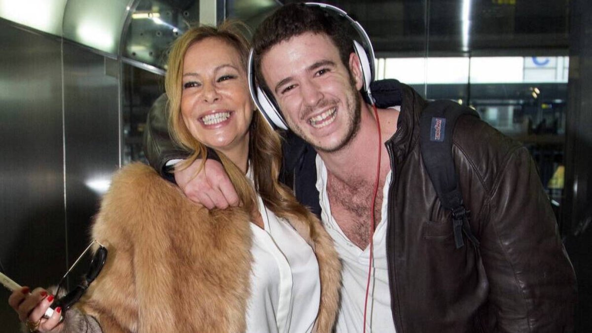 Ana Obregón junto a su hijo Álex Lequio.