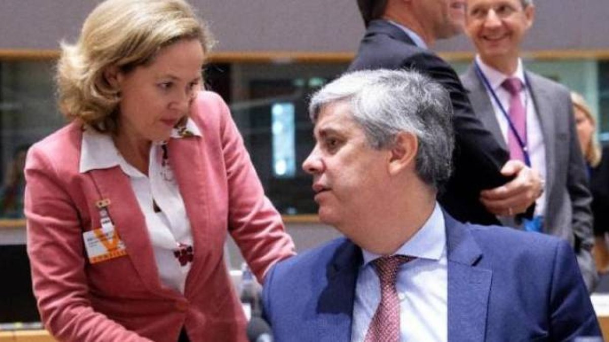 Calviño, con el presidente del Eurogrupo, Mario Centeno.