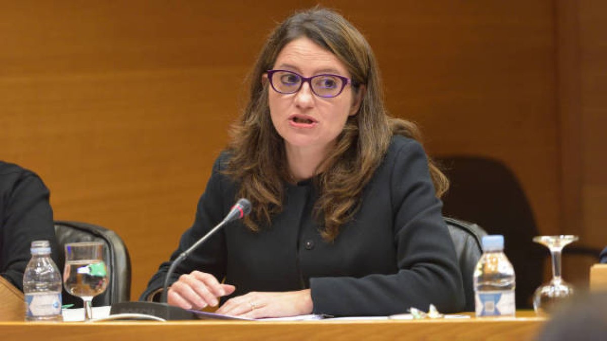 Oltra recurre a los medios de centros privados tras las muertes en residencias