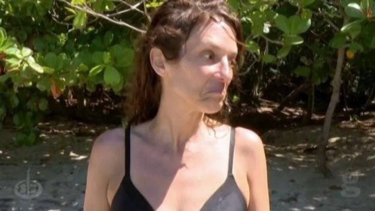 Elena no termina de adaptarse al resto de sus compañeros.