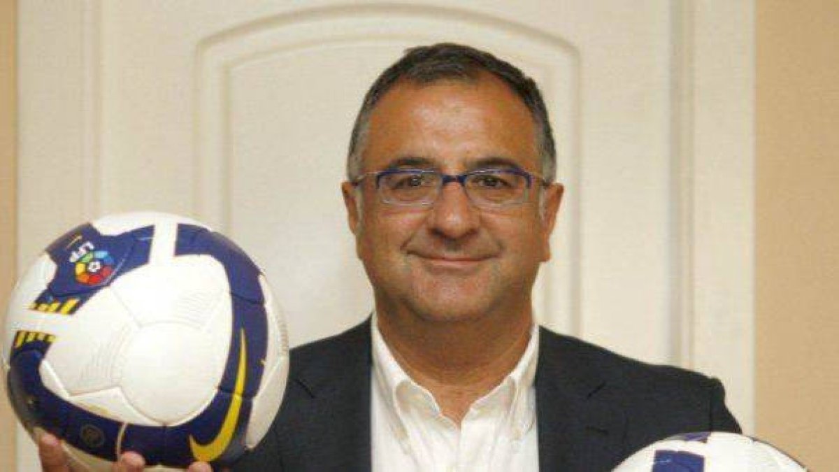 Roberto Gómez ajusta cuentas con Juanma Castaño y Paco González por no ficharle