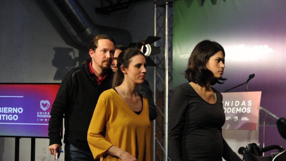Pablo Iglesias, Irene Montero e Isa Serra.