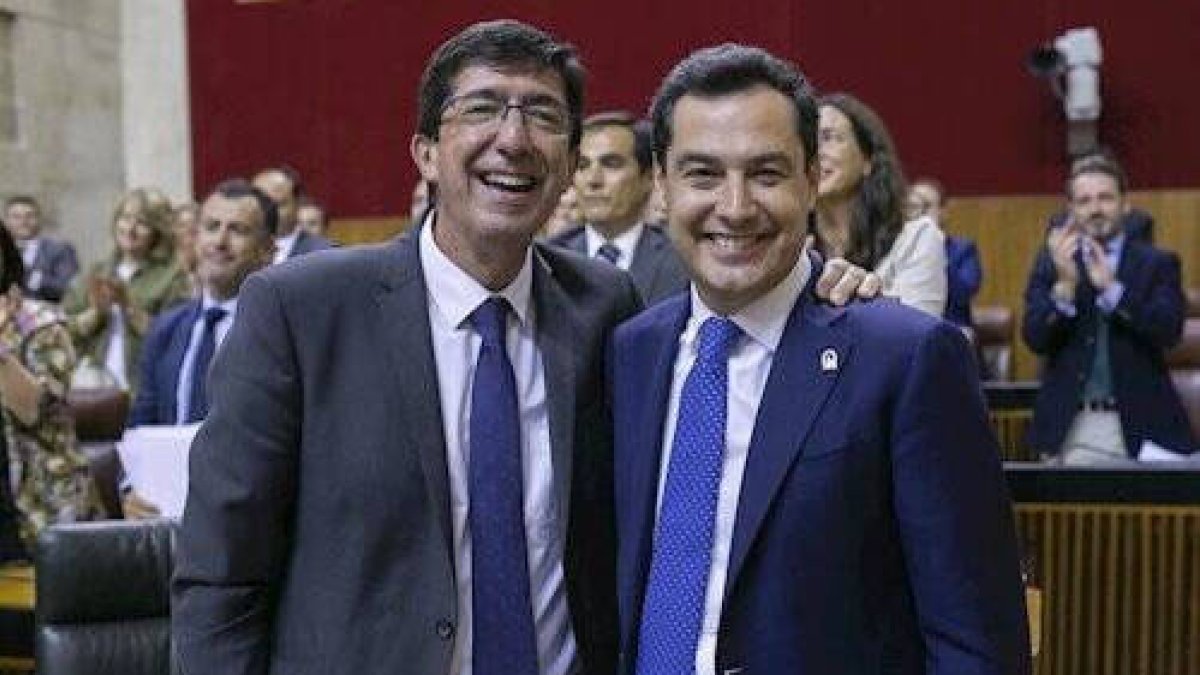 Juan Marín y Juanma Moreno, en la investidura en Andalucía