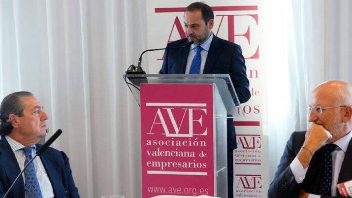 Ábalos en una reciente conferencia en la Asociación Valenciana de Empresarios.
