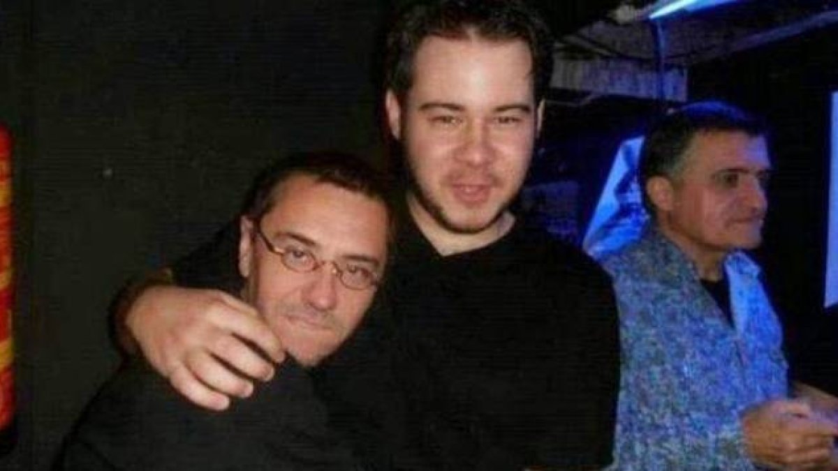 Pablo Hasel junto a su amigo Juan Carlos Monedero, ideólogo y fundador de Podemos.