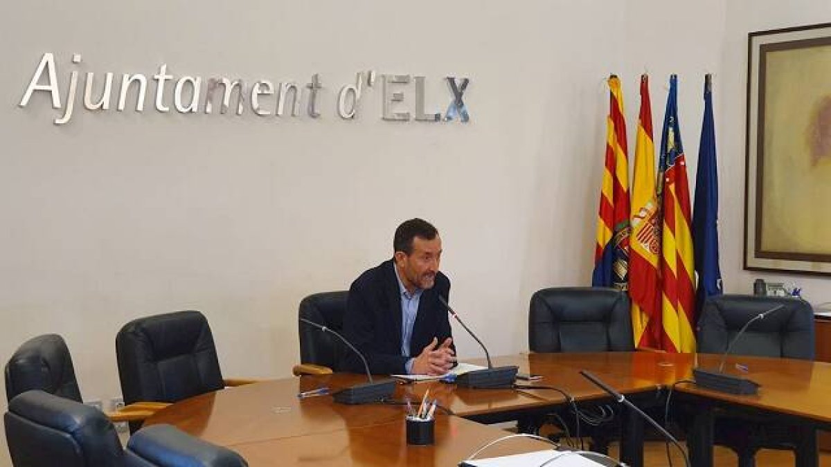 Carlos González, alcalde de Elche