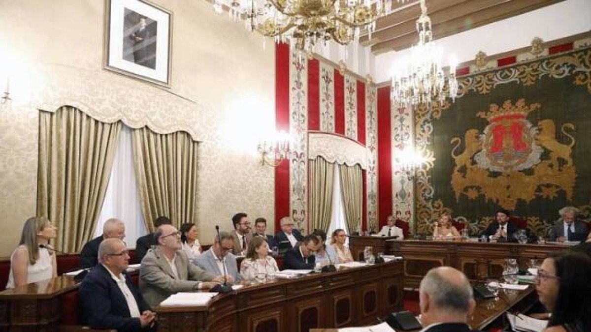 El pleno concederá la Medalla de la Ciudad a los alicantinos.