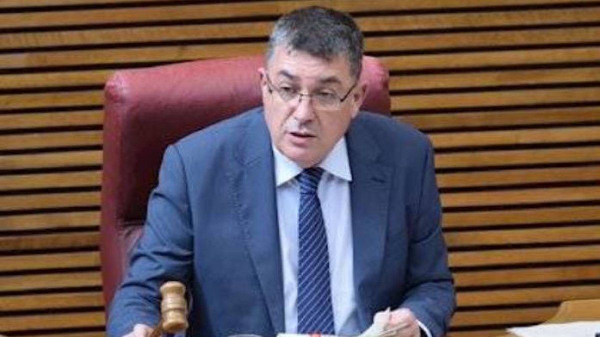 La mejora de retribuciones de los diputados de Les Corts llega en un momento crítico