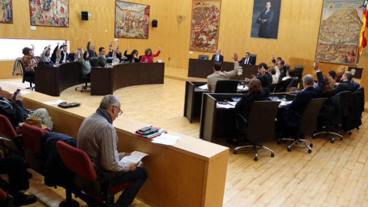 Benidorm: Gobierno y oposición exigen al Consell el pago a los colegios