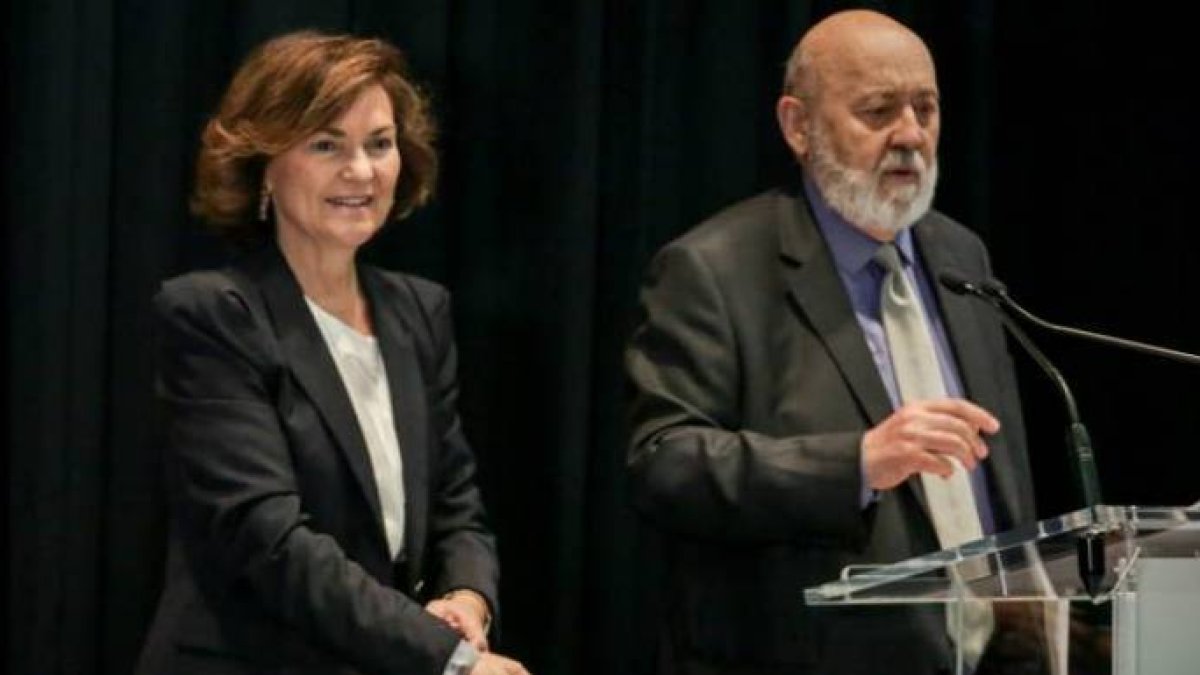 Tezanos y Carmen Calvo, su jefa directa en el CIS.