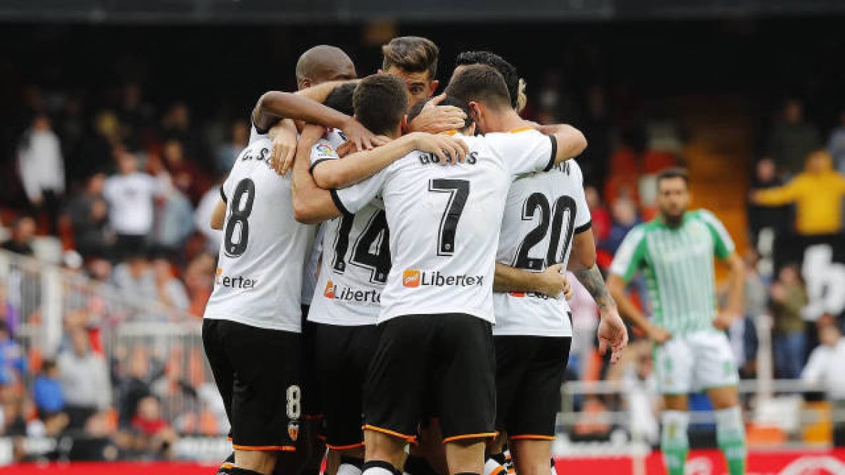 El Valencia recobra la senda de la victoria (2-1)