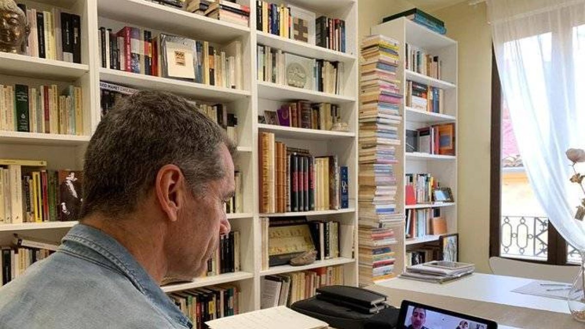 Cantó esta semana durante una videoconferencia.