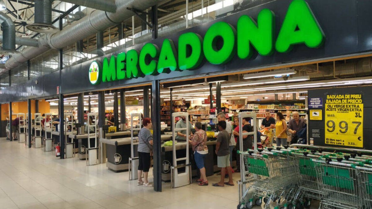 Medidas de seguridad: Mercadona obliga el uso de guantes e instalará mamparas