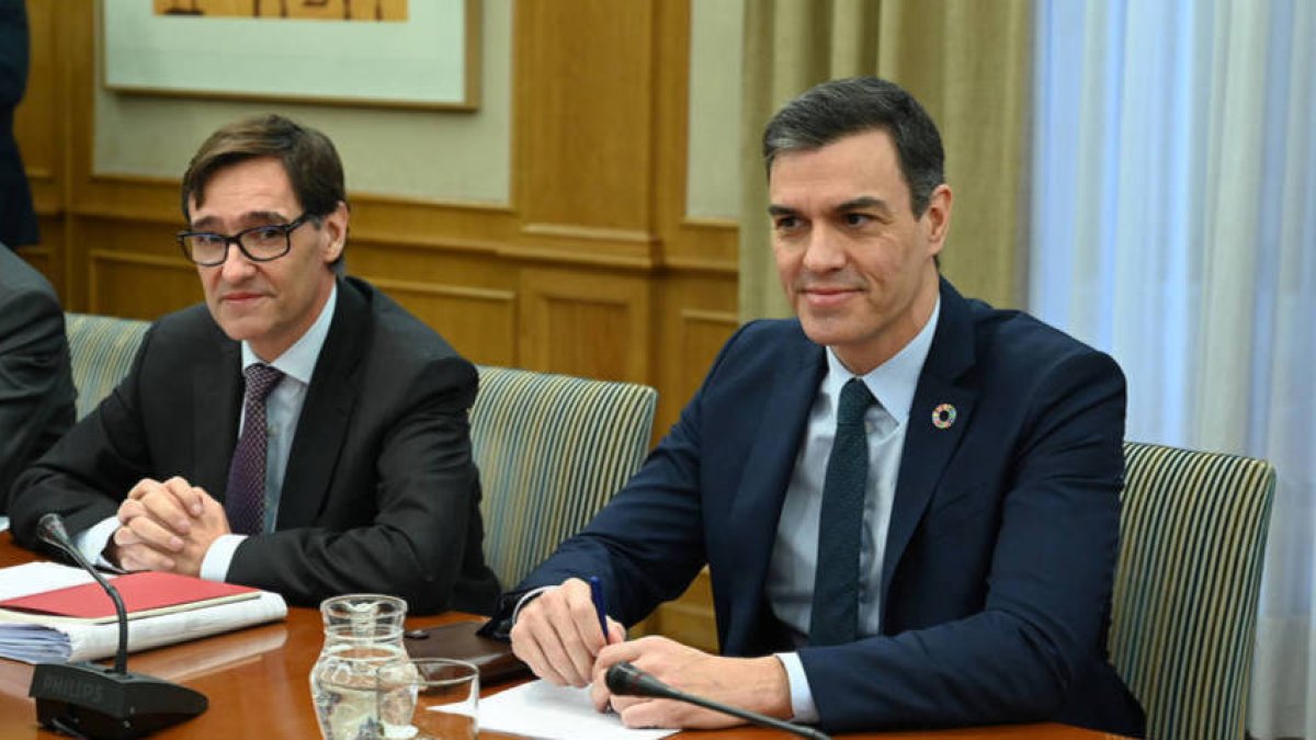 Pedro Sánchez junto a su ministro de Sanidad, Salvador Illa