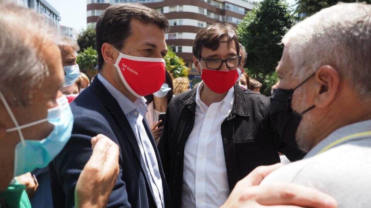 El candidato del PSdeG junto al ministro Salvador Illa.