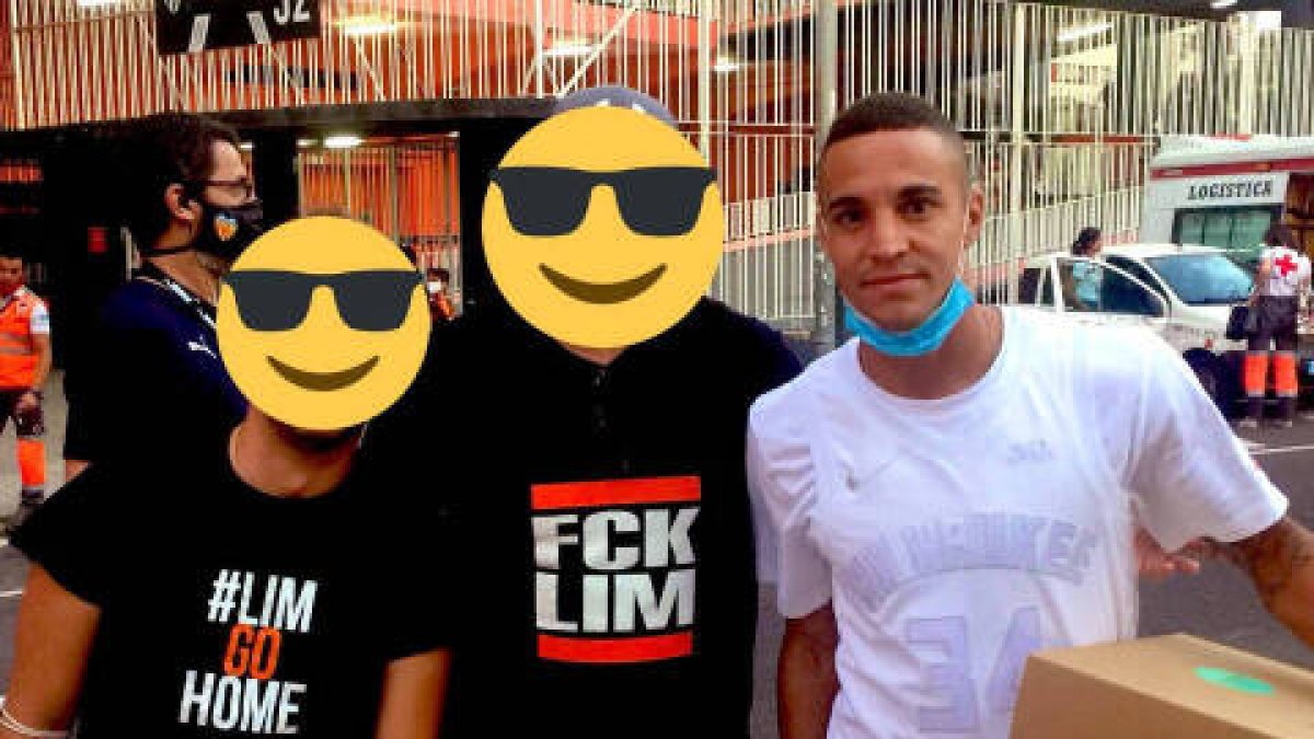Rodrigo Moreno con aficionados