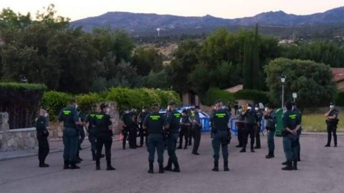 Dispositivo de la Guardia Civil para proteger el chalet del líder de Podemos.