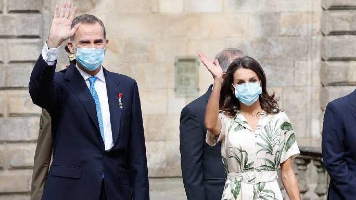 Los Reyes en su última visita a Galicia dentro de su gira autonómica por el Covid.